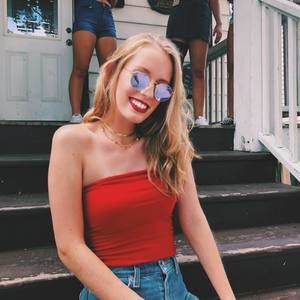 Meet your Posher, Chloe